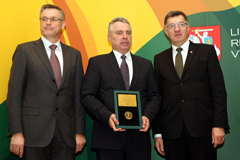 Algirdas Butkevičius (høyre), Jonas Liubertas, Robertas Dargis - President i den litauiske industrielle organisasjon